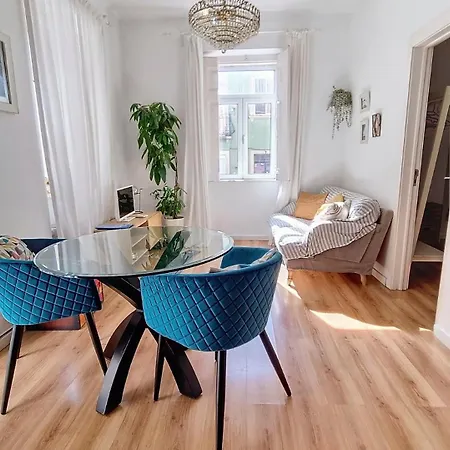 Sapadores - 2 Bedrooms Boho Chic Apartment Lisbon
