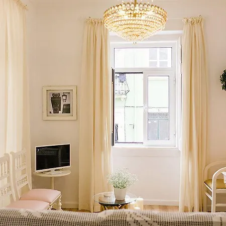 Sapadores - 2 Bedrooms Boho Chic Daire