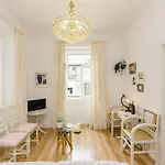 Sapadores - 2 Bedrooms Boho Chic Apartment Lisbon